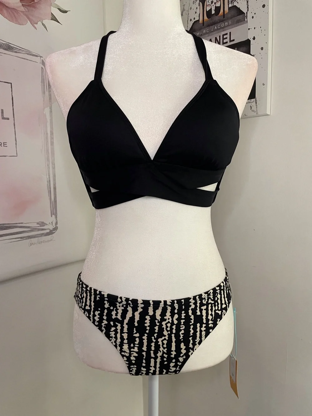 Kona Sol Bikini Swimsuit Black and Cream Size S (4-6)